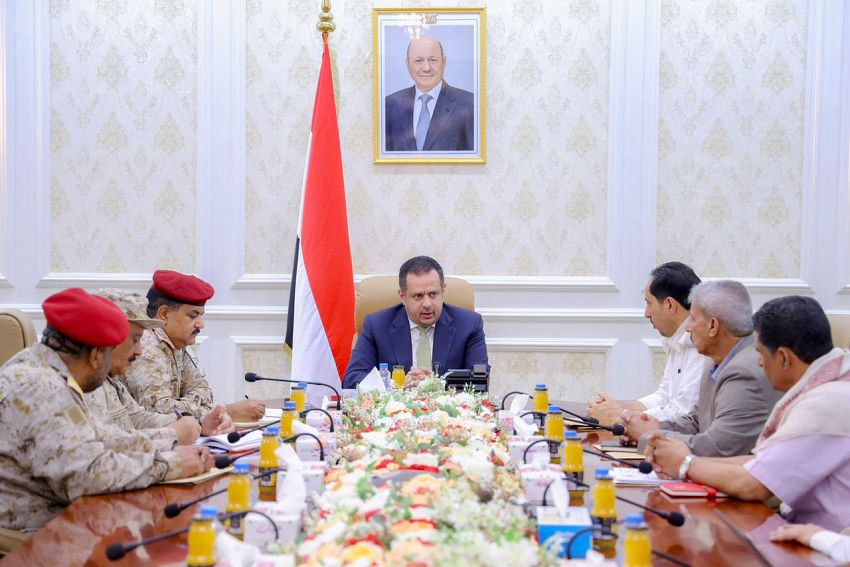 رئيس الوزراء يرأس اجتماعًا لقيادات وزارة الدفاع والمنطقة العسكرية الرابعة ومحافظة لحج