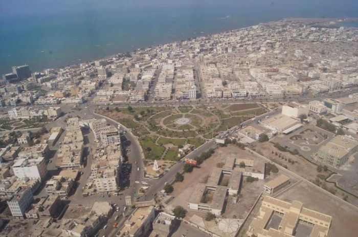 مليشيا الحوثي تقصي عشرة موظفين من كهرباء الحديدة وتستبدلهم بعناصرها