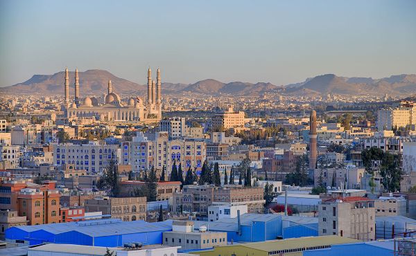 مليشيات الحوثي تهدم مسجداً بصنعاء وتستولي على أرضيته
