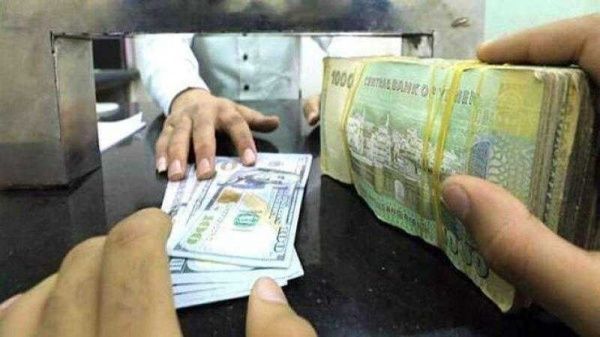 رغم انقطاع الرواتب .. مليشيا الحوثي تطالب الموظفين بإقرار الذمة المالية