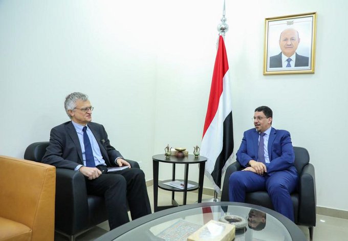 وزير الخارجية يلتقي المبعوث السويدي ويناقش معه مستجدات الوضع في اليمن
