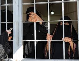 الحكومة: 1800 امرأة بينهن حقوقيات وصحفيات في سجون مليشيا الحوثي
