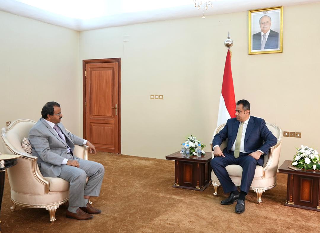 رئيس الوزراء: تخادم مليشيا الحوثي مع التنظيمات الإرهابية أوضح من ان يتجاهله أحد