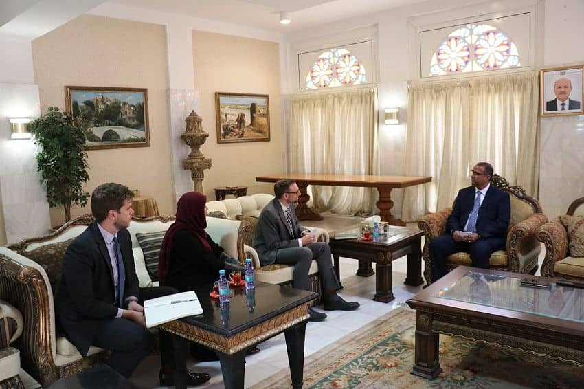 وزير الشؤون الاجتماعية يبحث مع القائم باعمال السفارة البريطانية مستجدات الأوضاع على الساحة الوطنية