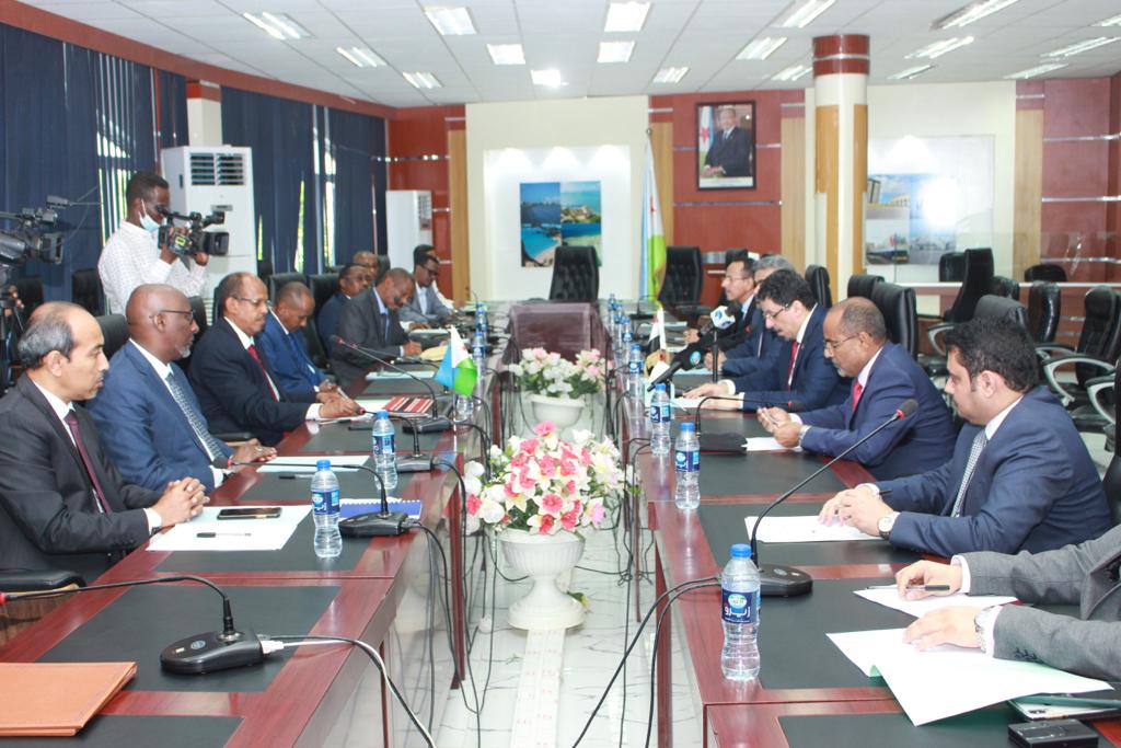 اللجنة الوزارية اليمنية - الجيبوتية تشيد بروح التعاون والتنسيق بين البلدين وتدين جرائم مليشيا الحوثي