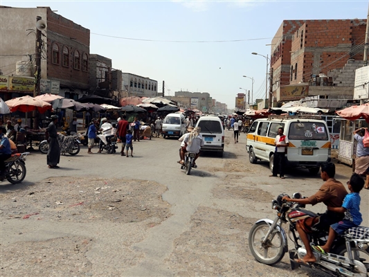 الكساد يضرب مناطق سيطرة مليشيات الحوثي والتجار يشتكون من توقف حركة البيع والشراء