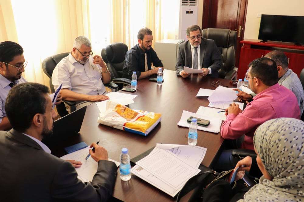 العارضة يرأس اجتماعًا لمناقشة مستوى الإنضباط الوظيفي وسير العمل في قطاعات وزارة العدل