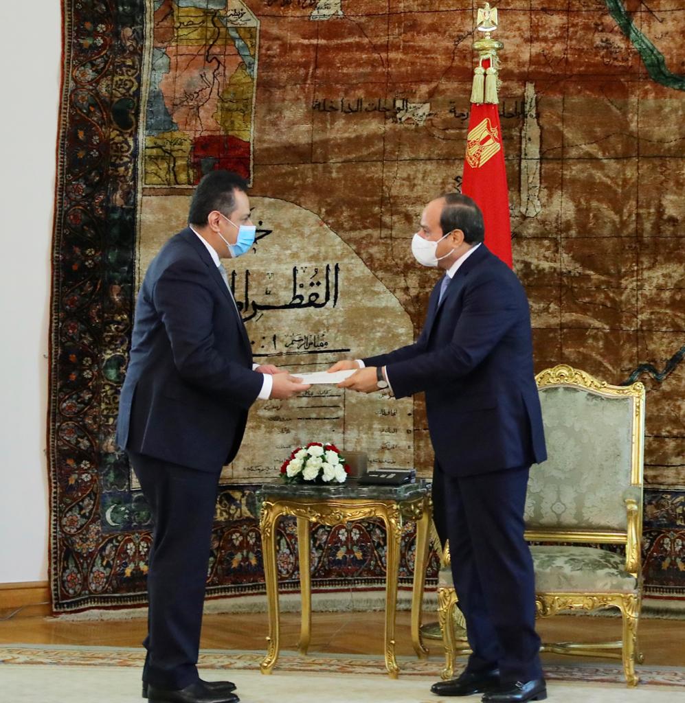 بعد تسليم د. معين رسالة من رئيس الجمهورية.. الرئيس المصري يشدد على ضرورة تفعيل عمل اللجنة العليا المصرية اليمنية المشتركة والعودة لانتظام اجتماعاتها