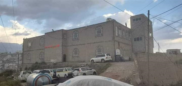 مليشيا الحوثي تحوّل مركز للقرآن في إب إلى مدرسة خاصة لنشر فكرها الإرهابي