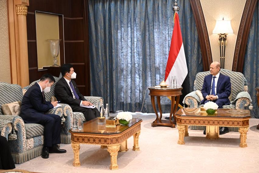 الرئيس العليمي يشيد بموقف الصين الثابت الى جانب الشعب اليمني وشرعيته