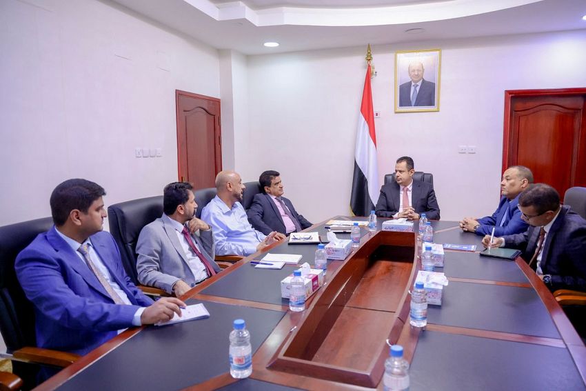 رئيس الوزراء يرأس اجتماعاً لقيادة وزارة النفط وعدد من الشركات والهيئات التابعة لها