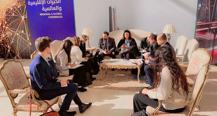 وزير الأشغال يبحث في القاهرة إسهام البنك الدولي بإعادة إعمار اليمن