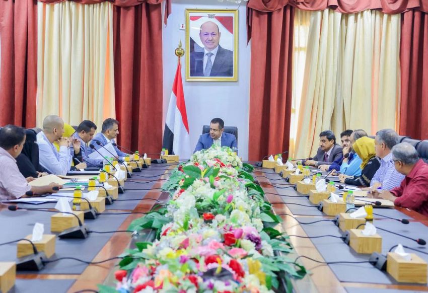 رئيس الوزراء يرأس اجتماعًا لقيادة السلطة المحلية والمكاتب التنفيذية في عدن