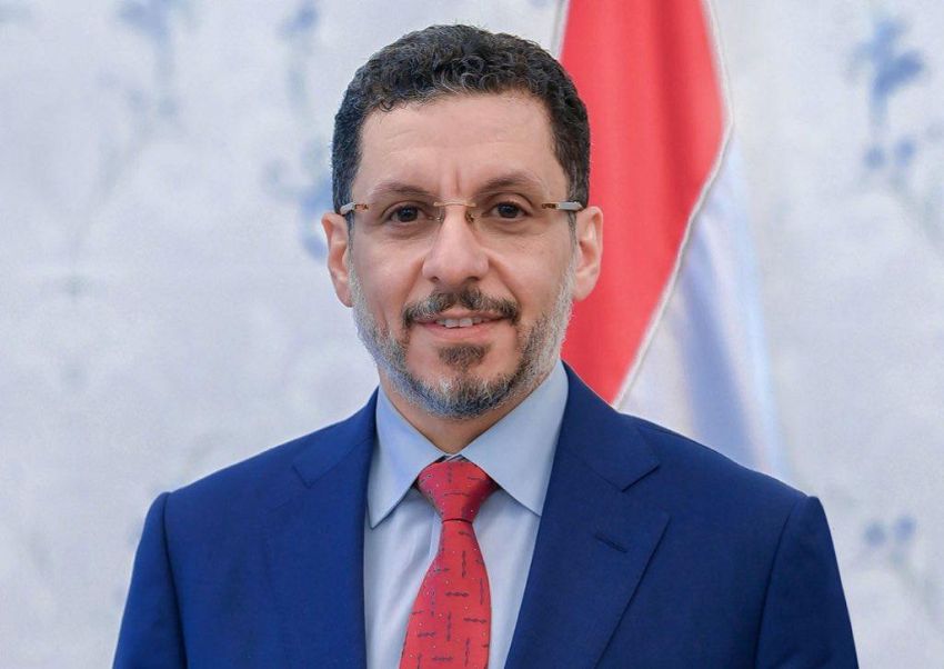 رئيس الوزراء يناقش مع محافظ حضرموت مجمل الأوضاع في المحافظة 