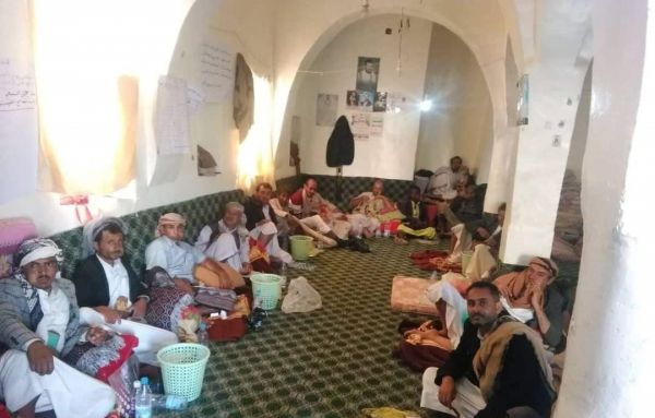 مليشيا الحوثي تحول مسجد أثري الى وكر للتغرير بالشباب 