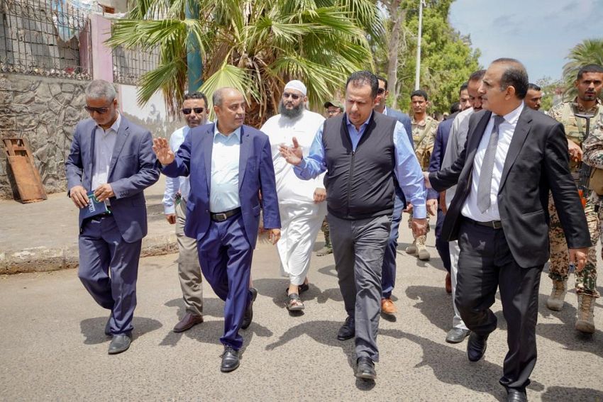 رئيس الوزراء يزور هيئة مستشفى الجمهورية بعدن ويوجه بدعم الأفكار والخطط التطويرية للمستشفى