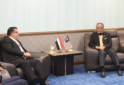 السفير باحميد يبحث مع نائب وزير الخارجية الماليزي تطورات الأوضاع في اليمن
