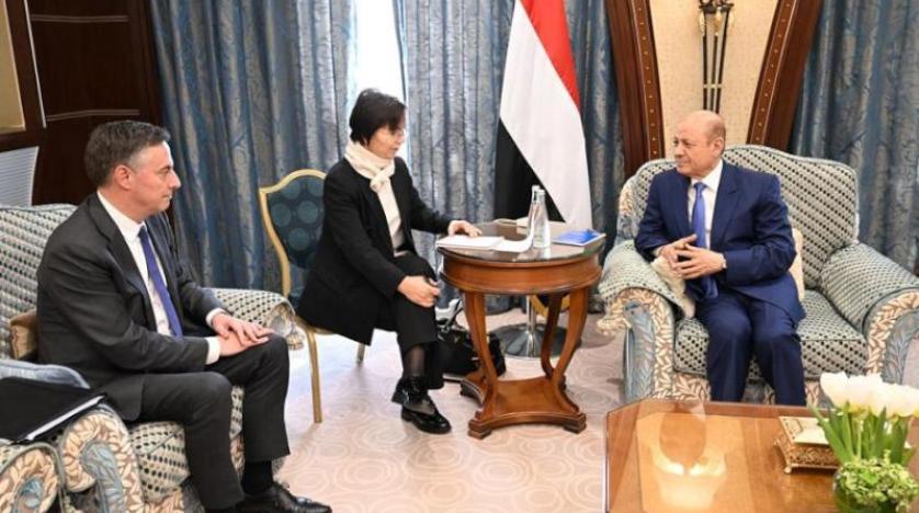 رئيس مجلس القيادة الرئاسي يجدد المطالبة بتصنيف الحوثيين على لائحة الإرهاب الدولي