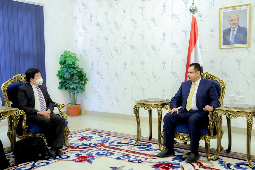 عدن.. رئيس الوزراء يستقبل القائم بأعمال السفارة الصينية لدى اليمن