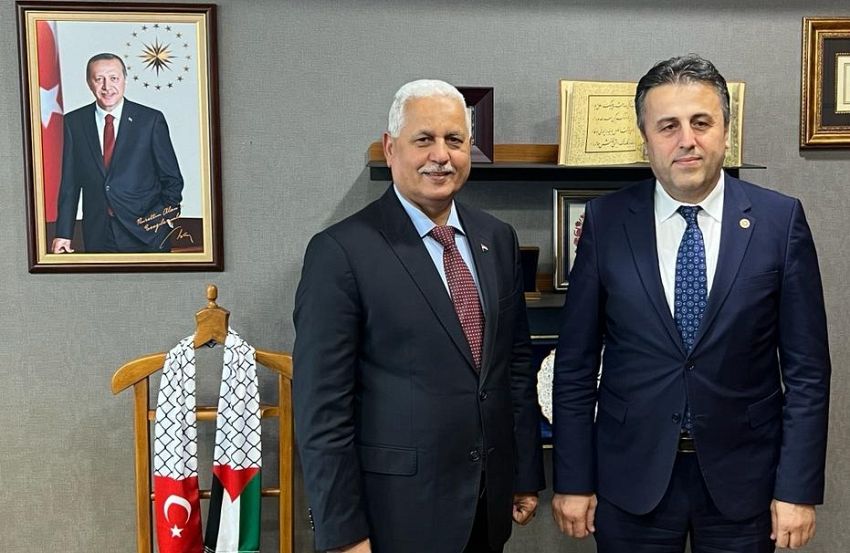 السفير محمد طريق يلتقي رئيس لجنة الصداقة اليمنية- التركية بالبرلمان التركي