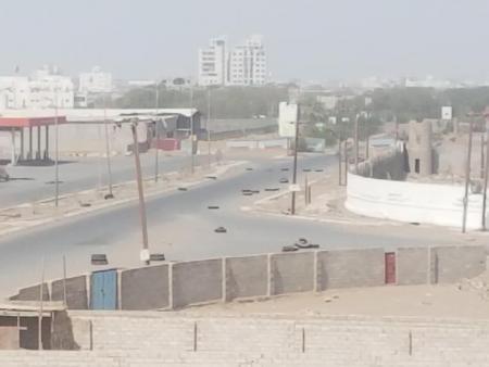 ميليشيا الحوثي تقصف مواقع العمالقة في حيس