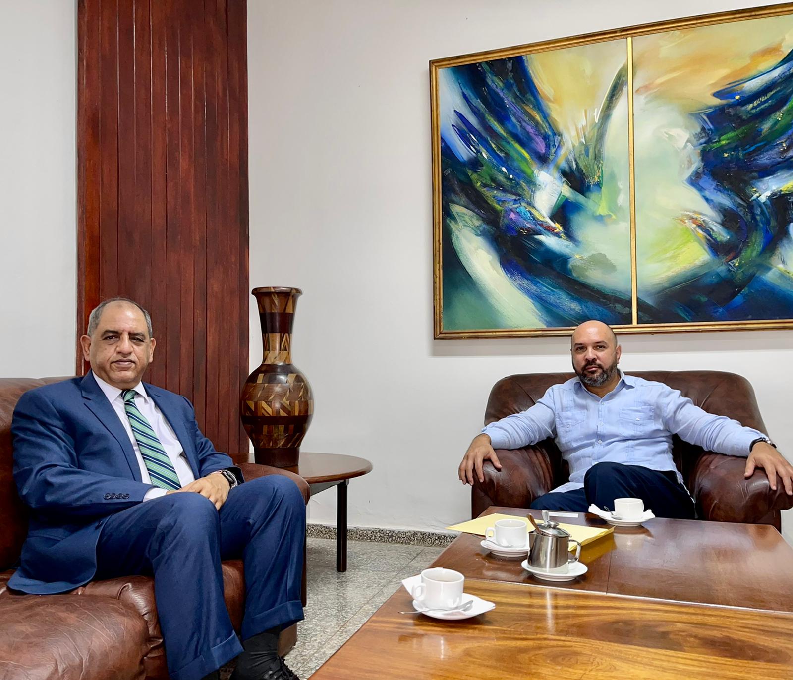 ناشر يطلع الخارجية الكوبية على اخر المستجدات في اليمن