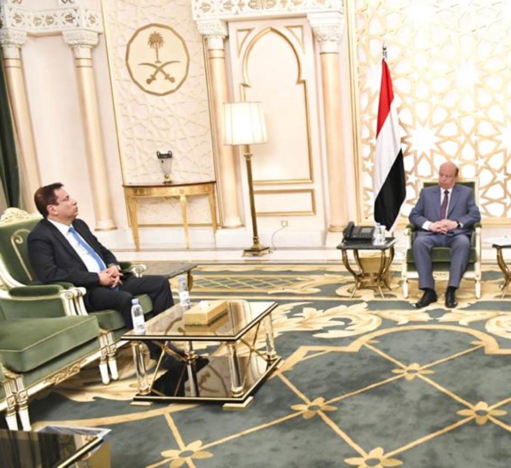 رئيس الجمهورية يؤكد أهمية تعزيز الاستقرار وتوفير الخدمات بمحافظة المهرة