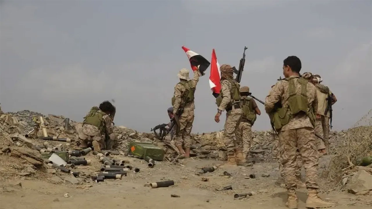 مصرع 4 من عناصر مليشيا الحوثي في مواجهات غرب تعز