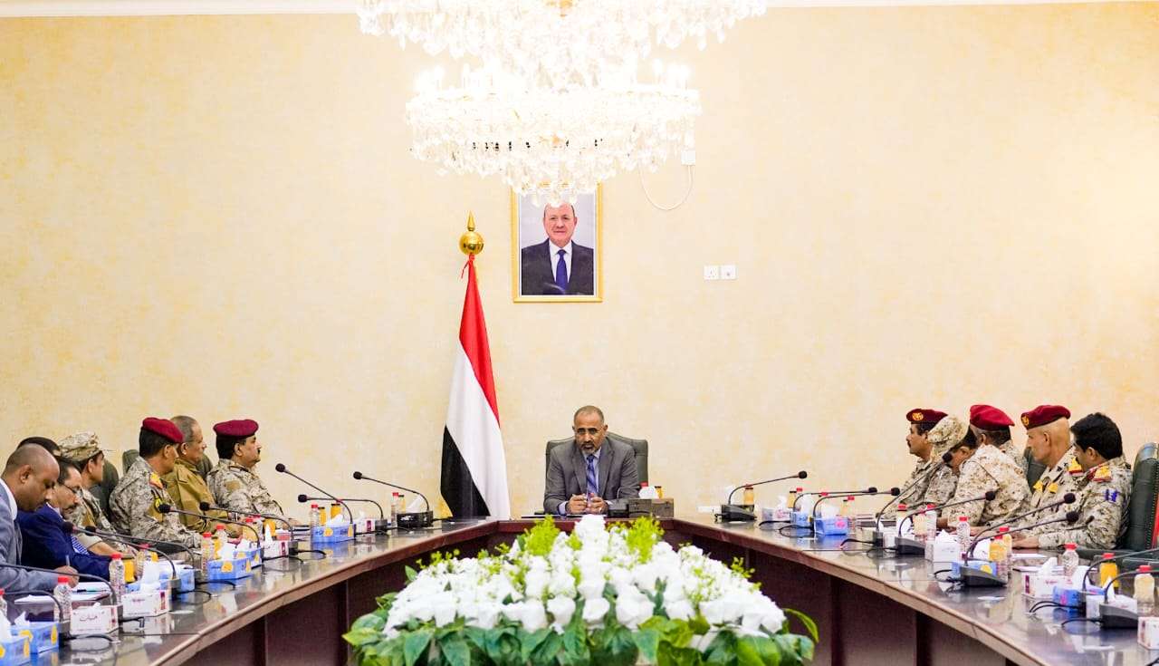 الزبيدي يطلع على نتائج تقرير لجنة تقصي الحقائق في أحداث شبوة وإجراءات إزالة أسباب التوتر