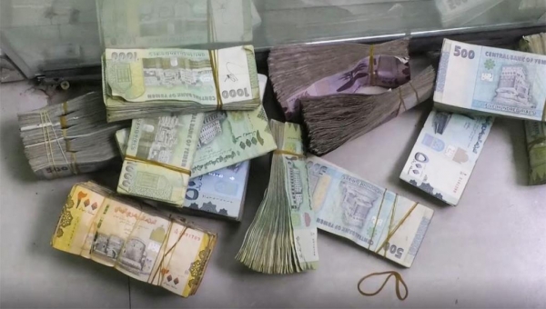 البنك الدولي: منع الحوثي تداول العملة الجديدة أدى إلى تفاقم أزمة الاقتصاد اليمني