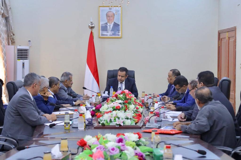 رئيس الوزراء يؤكد ان اصلاح وتطوير التعليم أولوية حكومية رغم الظروف الراهنة