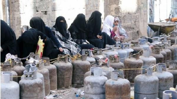 مليشيا الحوثي تفتعل أزمةً خانقة في مادة الغاز المنزلي بصنعاء 