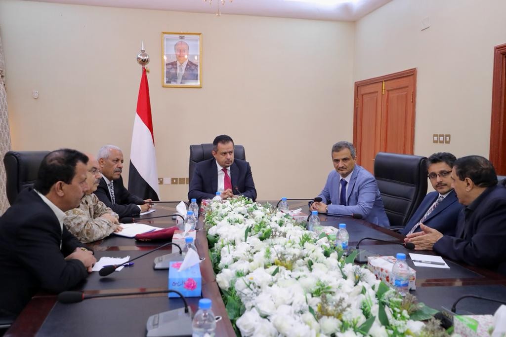 رئيس الوزراء: حريصون على العمل بجهد استثنائي لإعادة الاعتبار للعاصمة المؤقتة عدن
