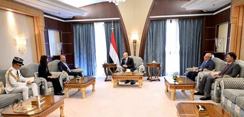 رئيس مجلس القيادة الرئاسي يستقبل السفير الفرنسي