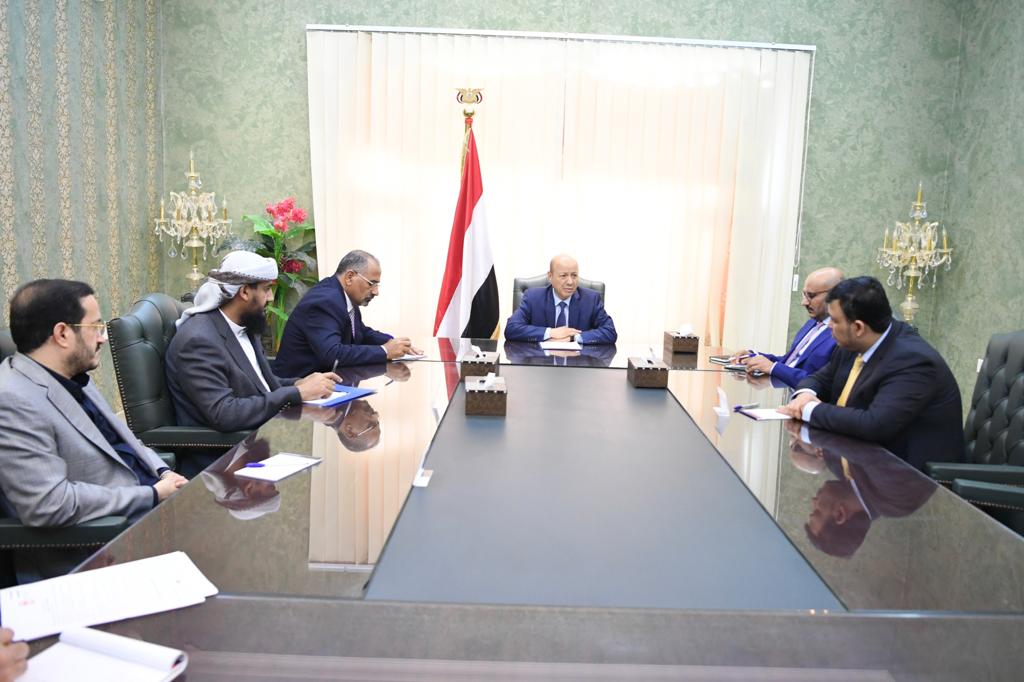 برئاسة الرئيس العليمي.. مجلس القيادة الرئاسي يناقش جملة من القضايا الوطنية