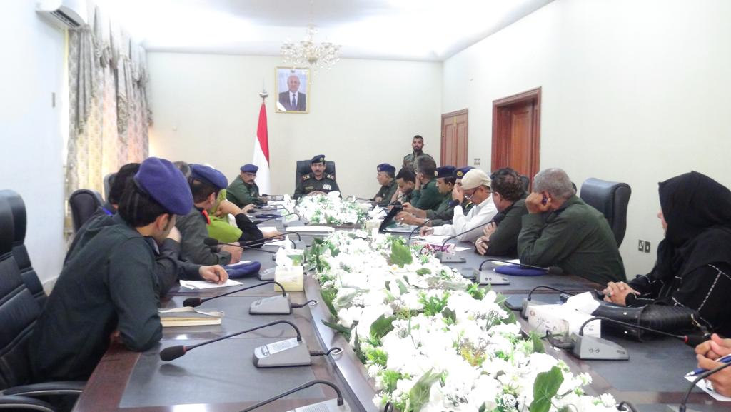 وزير الداخلية يترأس اجتماعاً موسعاً بمدراء عموم الوزارة والوحدات الأمنية في عدن