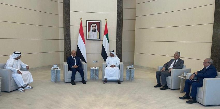 رئيس مجلس القيادة الرئاسي يصل ابوظبي