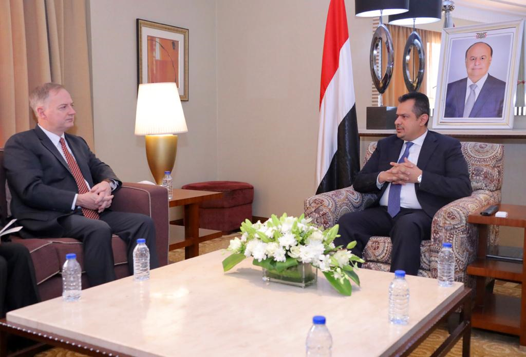 رئيس الوزراء يستقبل السفير الأمريكي لدى اليمن