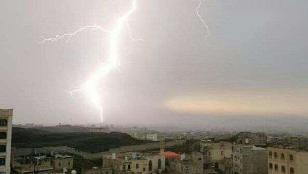 راصدون يحذرون سكان هذه المحافظات من أمطار رعدية غزيرة في هذا الموعد