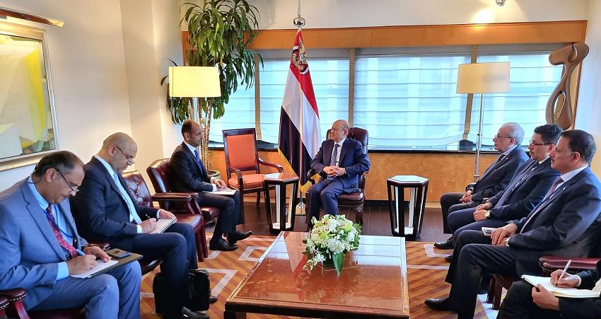 رئيس مجلس القيادة الرئاسي يستقبل الامين العام لمجلس التعاون لدول الخليج العربية
