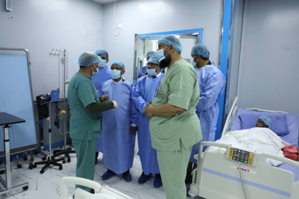 الوزير باسلامة يطلع على سير الحملة الطبية الرابعة لجراحة القلب المفتوح بالمكلا