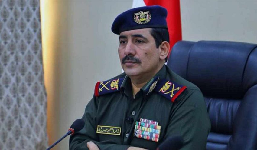وزير الداخلية يشيد بالعملية النوعية لفريق مكافحة الإرهاب في القبض على خلية إرهابية بتعز