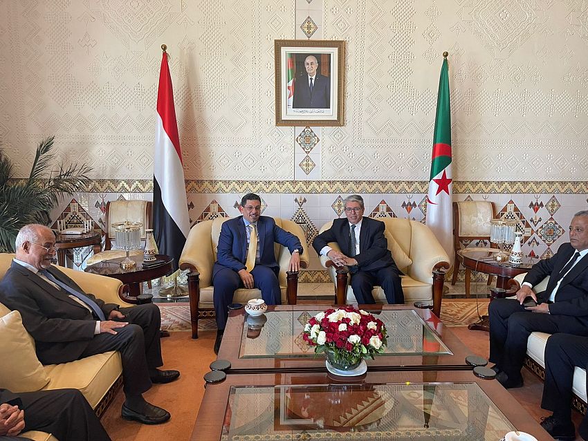 وزير الخارجية يصل الجزائر لبحث العلاقات الثنائية وسبل الارتقاء بها