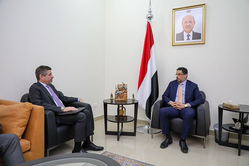 وزير الخارجية يبحث مع السفير الأمريكي تطورات الأوضاع في اليمن والمنطقة