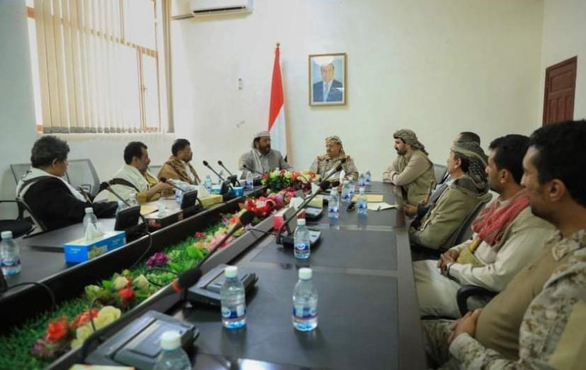وزير الدفاع يشيد بالالتفاف الشعبي المساند للجيش الوطني