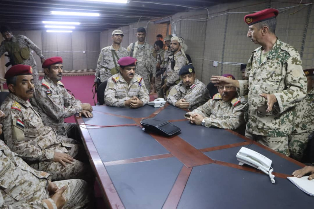 وزير الدفاع يتفقد اوضاع وجاهزية القوات المشتركة في الساحل الغربي
