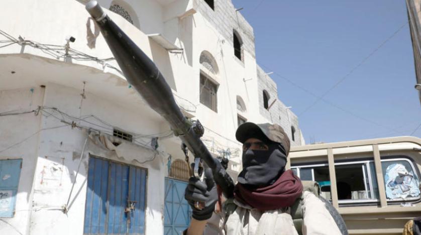 بهدف الاستيلاء على 3 مليارات دولار .. مليشيا الحوثي تبدأ بمصادرة فوائد الدين الداخلي وأموال المودعين في البنوك