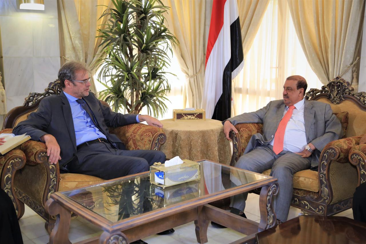 رئيس مجلس النواب يلتقي السفير الفرنسي لدى اليمن