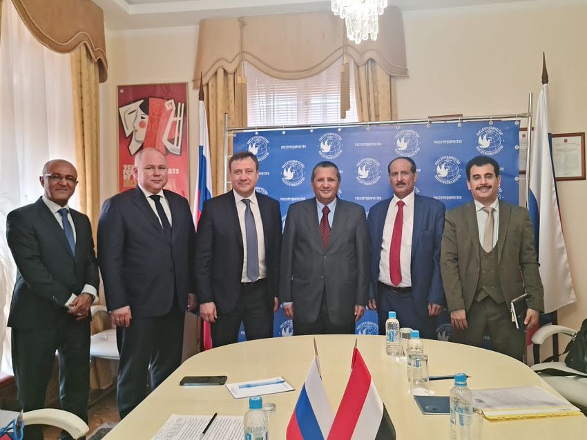 الوحيشي يناقش مع مسؤول روسي اعتماد الطلاب المرشحين للمنح الدراسية