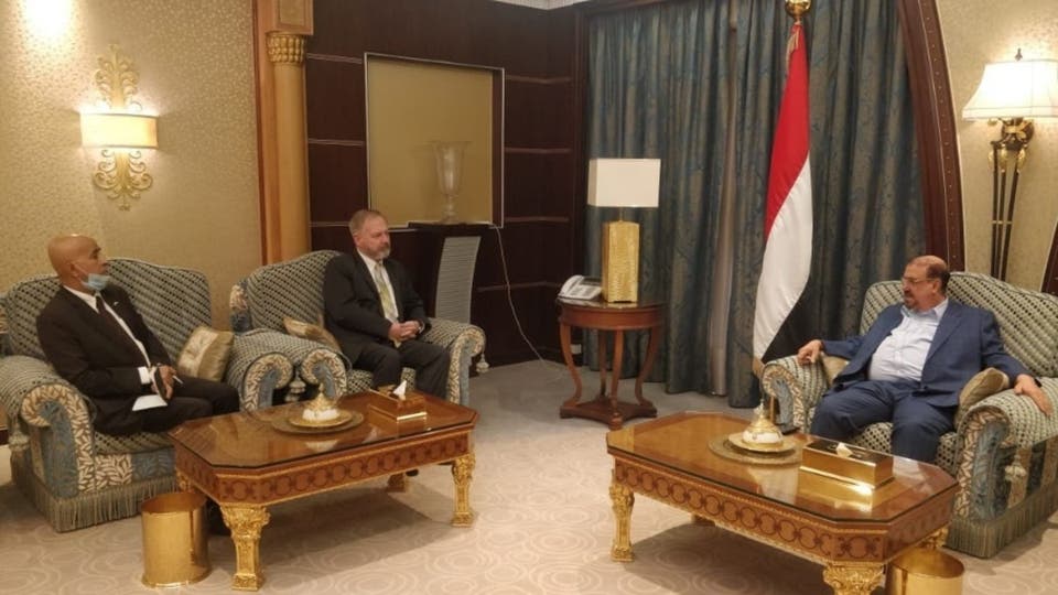 سفير واشنطن باليمن يشدد على أهمية تنفيذ اتفاق الرياض